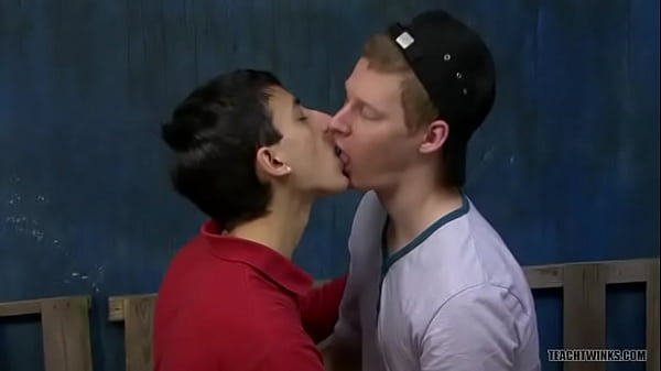 Tom Delas And Jack Ford Make Out And Blowjob Intensely